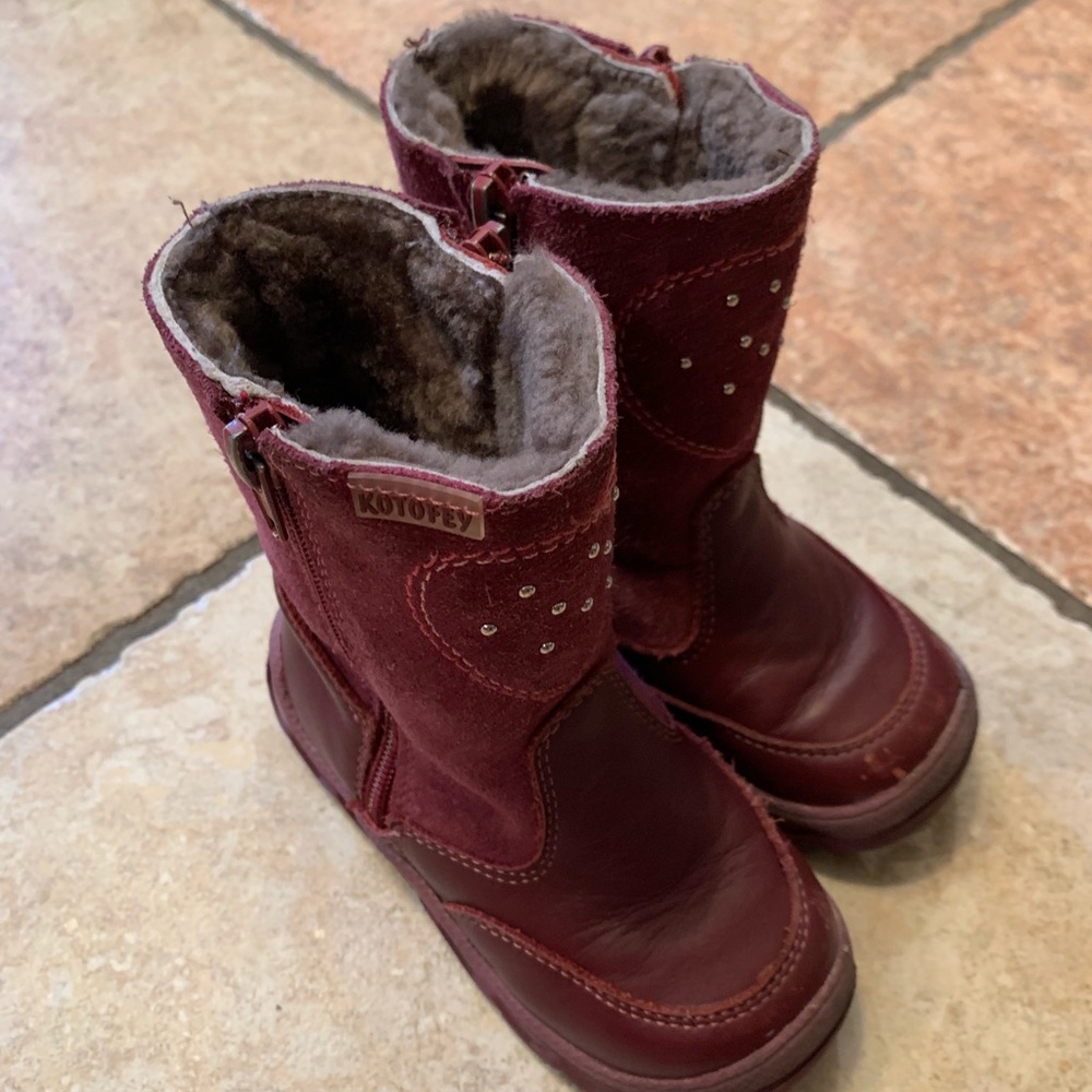 Kotofey boots for a girl size EU 25 us 8